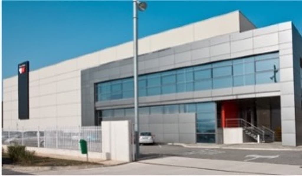 Truck & Wheel Logistics Hub